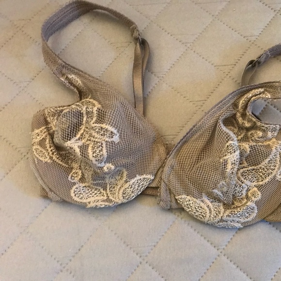 New lace bra by Victoria Secret vintage 2K’s - Picture 3 of 4